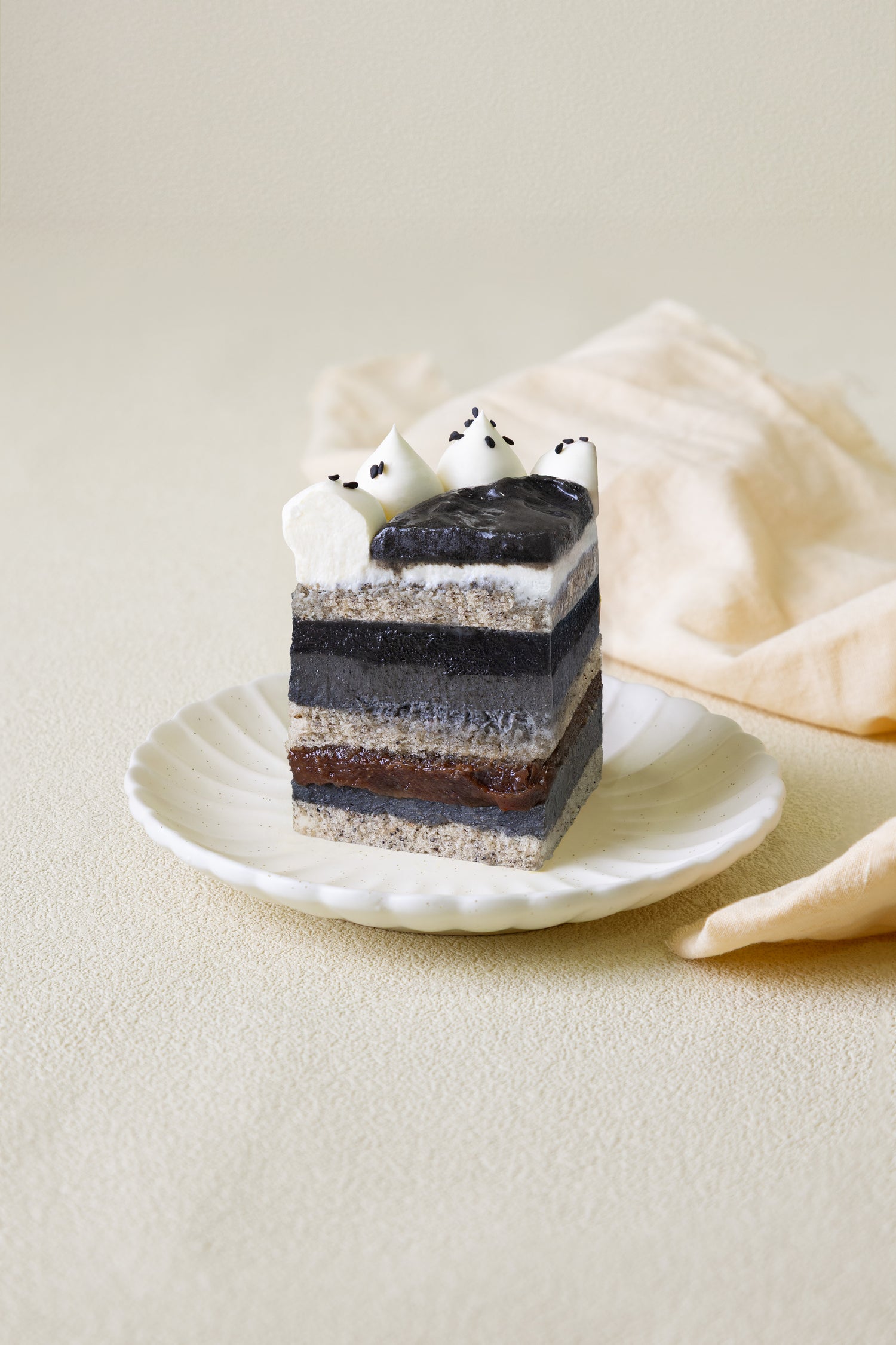 Black Sesame Praline Victoria Naked Cake