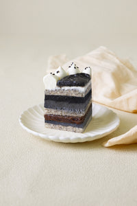 Black Sesame Praline Victoria Naked Cake