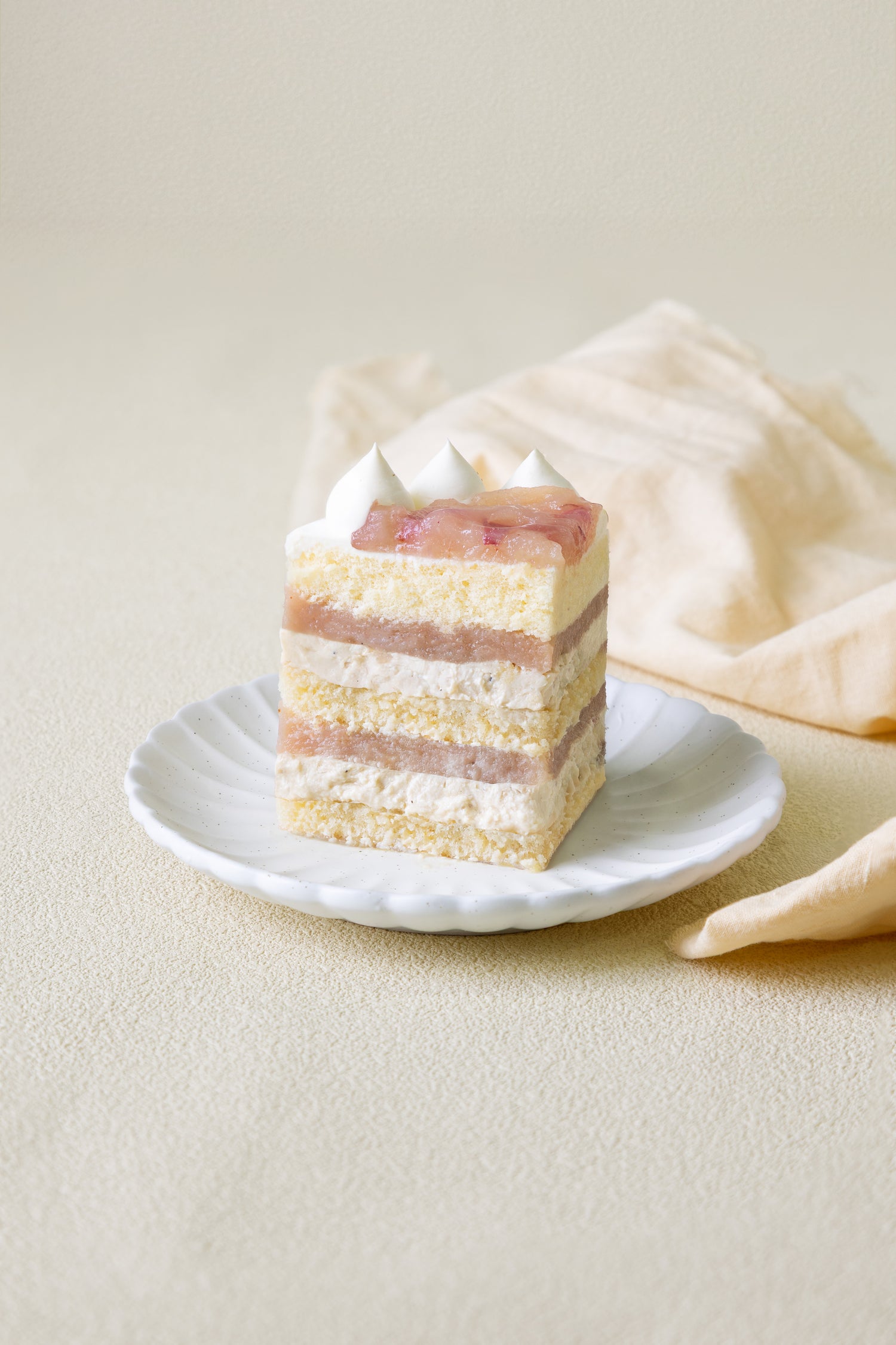 Oolong White Peach Victoria Naked Cake